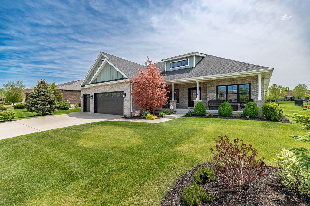 Photo of 9863 Elle Avenue, Saint John, IN 46373 (MLS # 839438)