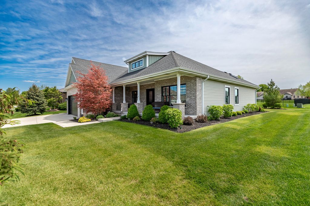 Photo of 9863 Elle Avenue, Saint John, IN 46373 (MLS # 839438)