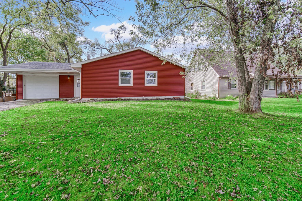 Photo of 754 Imperial Road, Valparaiso, IN 46385 (MLS # 846879)