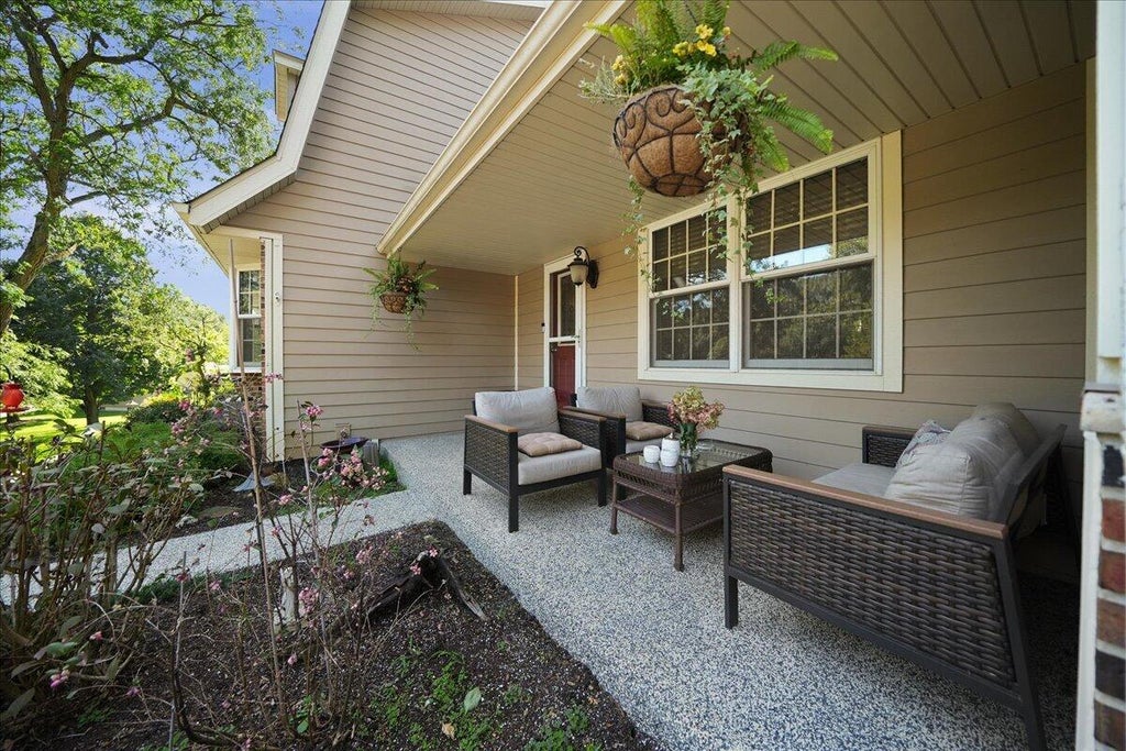 Photo of 628 Hazelwood Path, Valparaiso, IN 46385 (MLS # 846289)