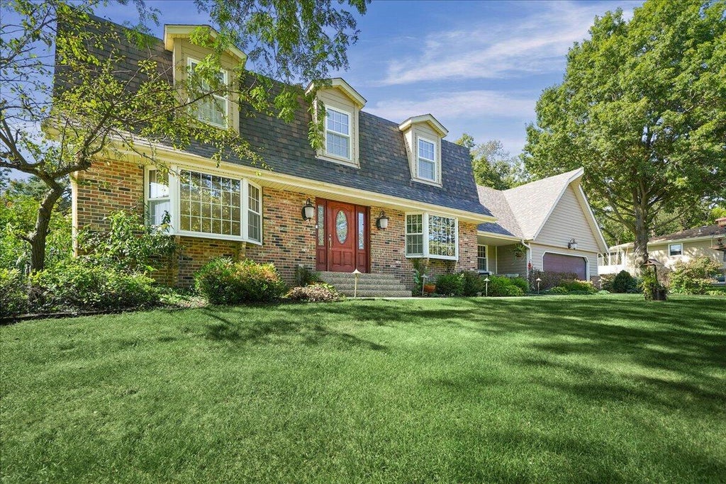 Photo of 628 Hazelwood Path, Valparaiso, IN 46385 (MLS # 846289)