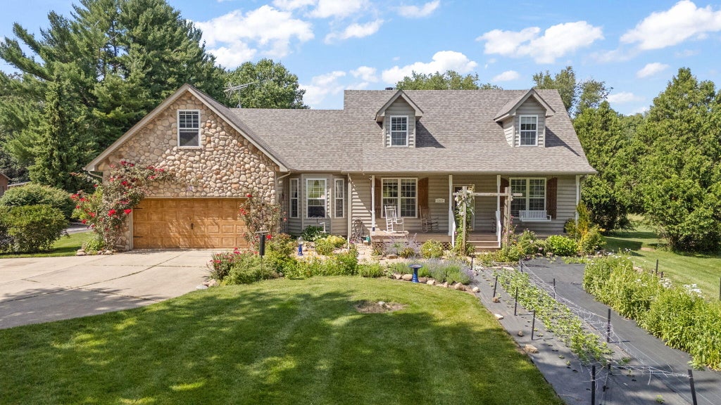 Photo of 1207 Martinal Road, Valparaiso, IN 46383 (MLS # 844917)