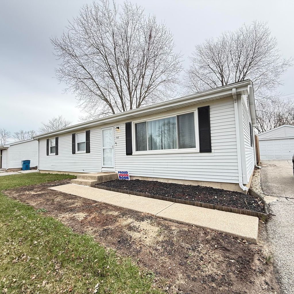 Photo of 749 Acadia Road, Valparaiso, IN 46385 (MLS # 835612)