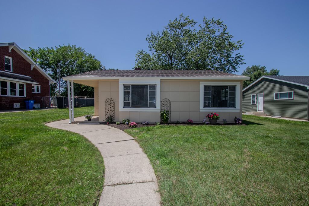 Photo of 222 N Carroll Avenue, Michigan City, IN 46360 (MLS # 841756)