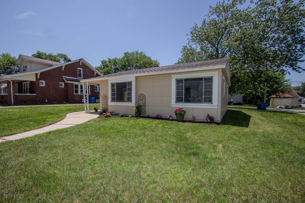 Photo of 222 N Carroll Avenue, Michigan City, IN 46360 (MLS # 841756)