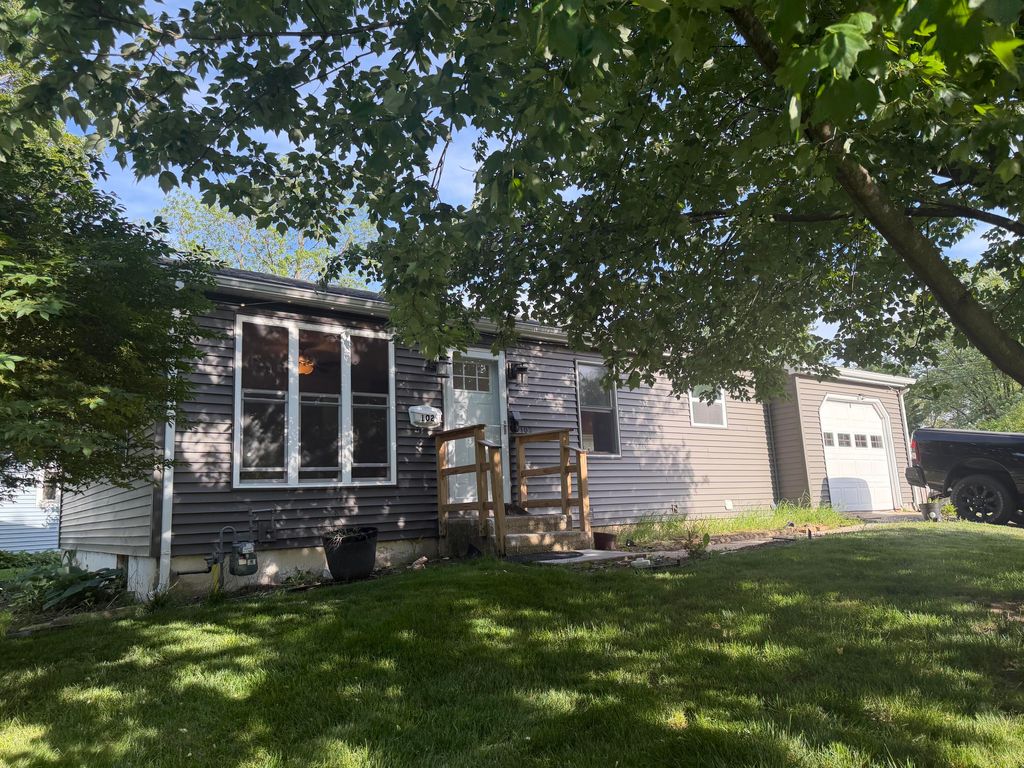 Photo of 102 Northview Drive, Valparaiso, IN 46383 (MLS # 839729)