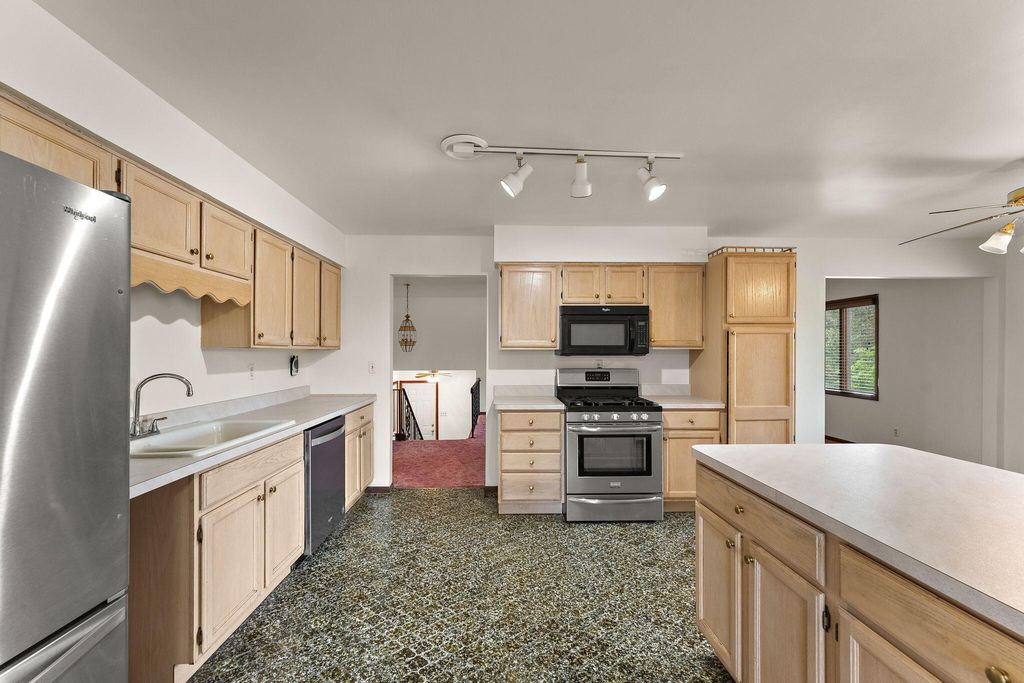 Photo of 2411 Canterbury Place, Schererville, IN 46375 (MLS # 829434)