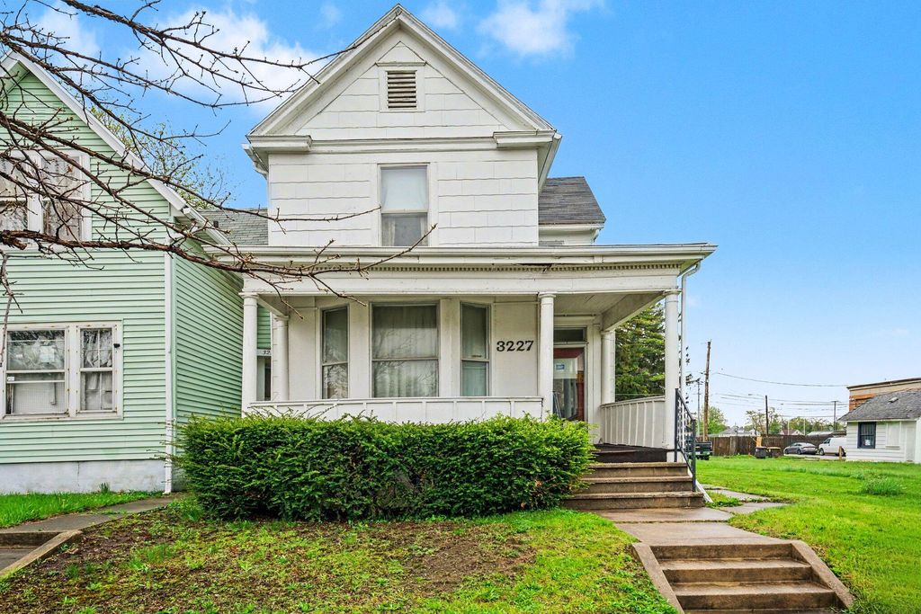 Photo of 3227 S Calhoun Street, Fort Wayne, IN 46807 (MLS # 837460)
