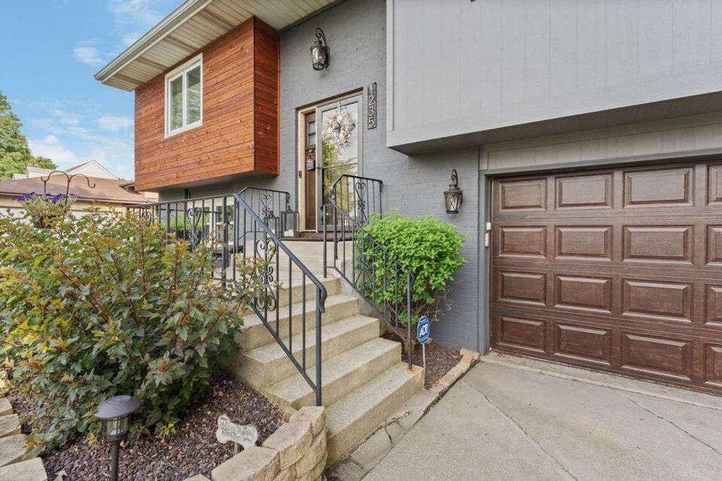 Photo of 1235 Woodhollow Court, Schererville, IN 46375 (MLS # 832392)