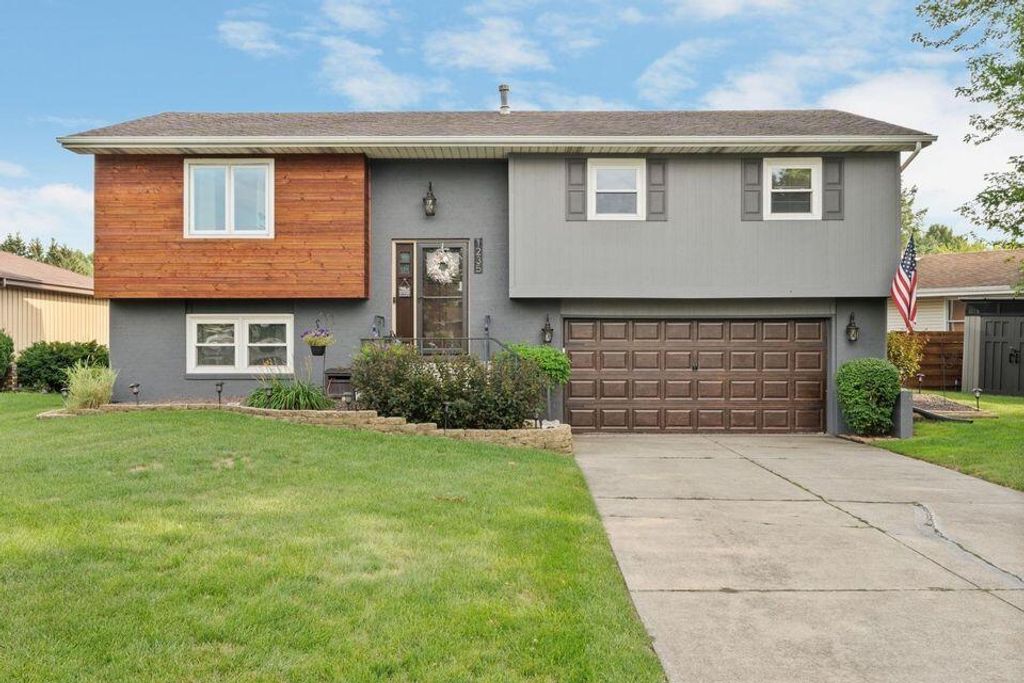 Photo of 1235 Woodhollow Court, Schererville, IN 46375 (MLS # 832392)