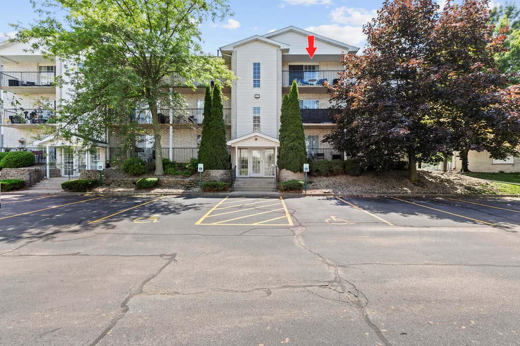 Photo of 400 Sturdy Road #5b, Valparaiso, IN 46383 (MLS # 841310)