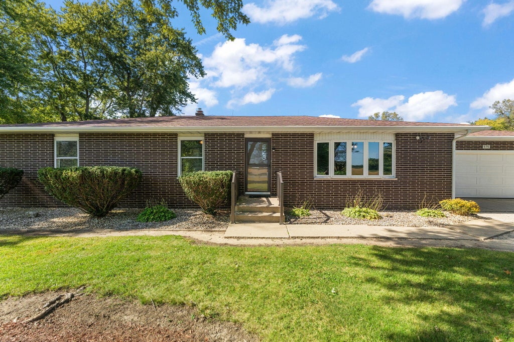 Photo of 575 Old Chicago Road, Michigan City, IN 46360 (MLS # 846285)