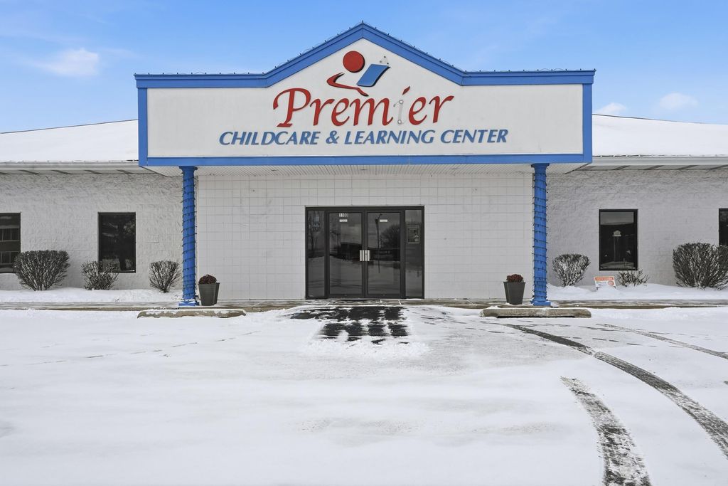 Photo of 1100 Eagle Ridge Drive, Schererville, IN 46375 (MLS # 834152)