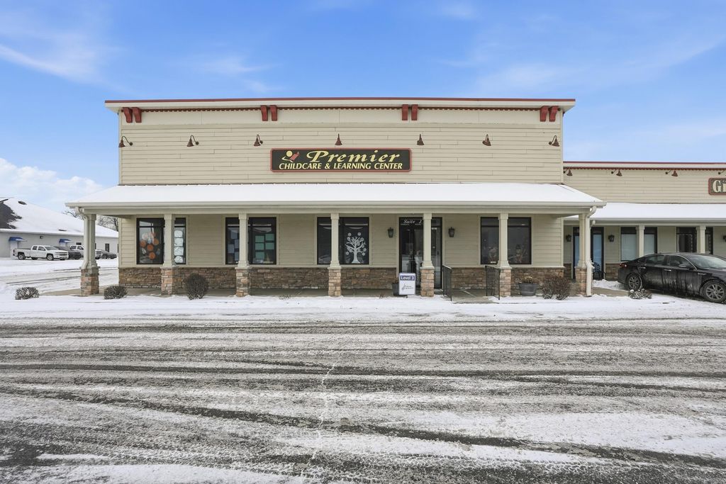 Photo of 1100 Eagle Ridge Drive, Schererville, IN 46375 (MLS # 834152)