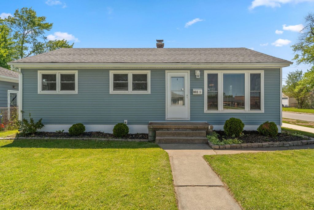 Photo of 102 S Delaware Street, Hobart, IN 46342 (MLS # 839021)