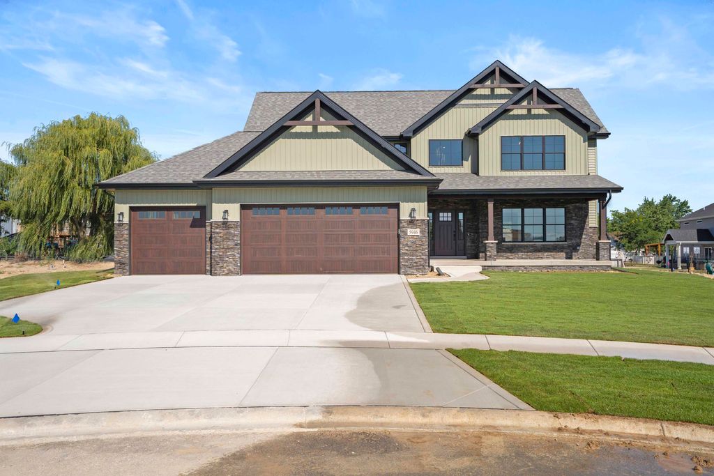 Photo of 2412 Apple Court, Schererville, IN 46375 (MLS # 836157)