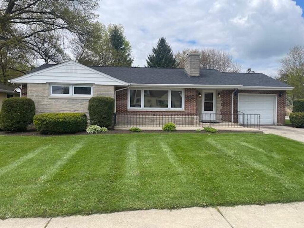 Photo of 1221 Campbell Street, Valparaiso, IN 46385 (MLS # 838288)