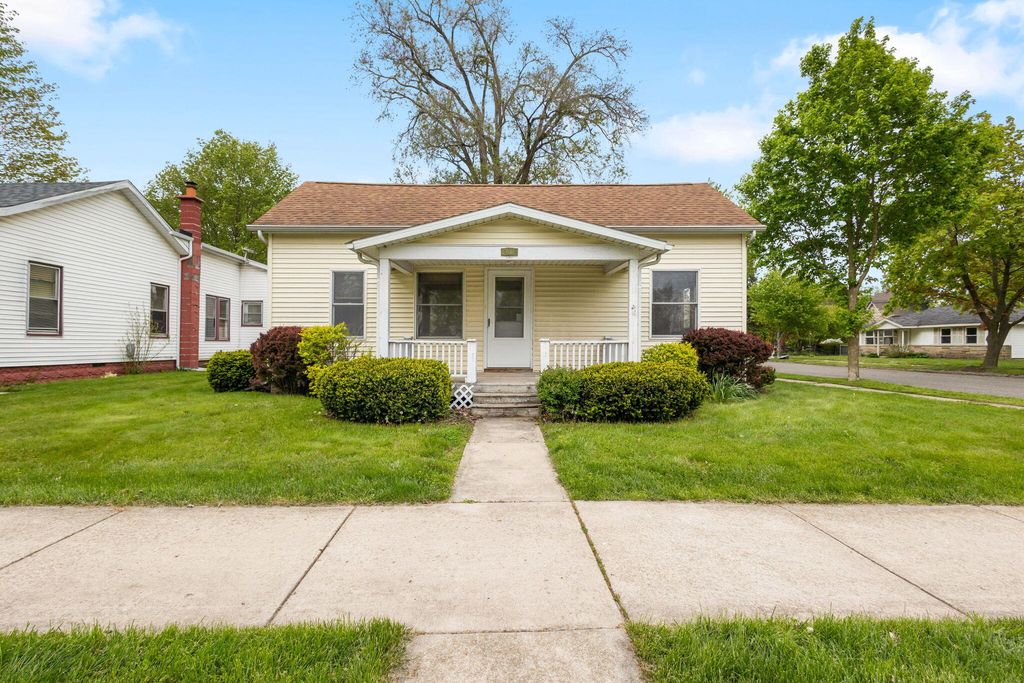 Photo of 201 W Chestnut Street, New Carlisle, IN 46552 (MLS # 838518)