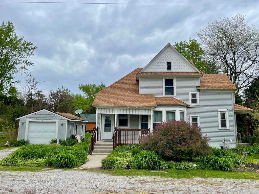 Photo of 201 N Main Street, Wanatah, IN 46390 (MLS # 837851)