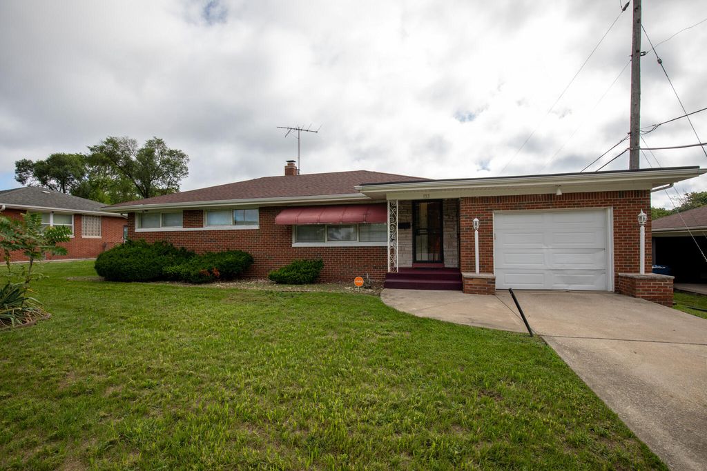 Photo of 133 N Grand Boulevard, Gary, IN 46403 (MLS # 836849)