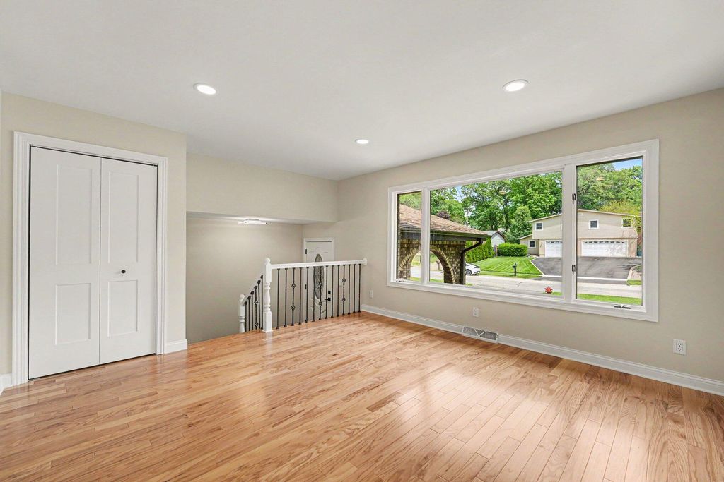 Photo of 9792 W Oakridge Drive, Saint John, IN 46373 (MLS # 839511)