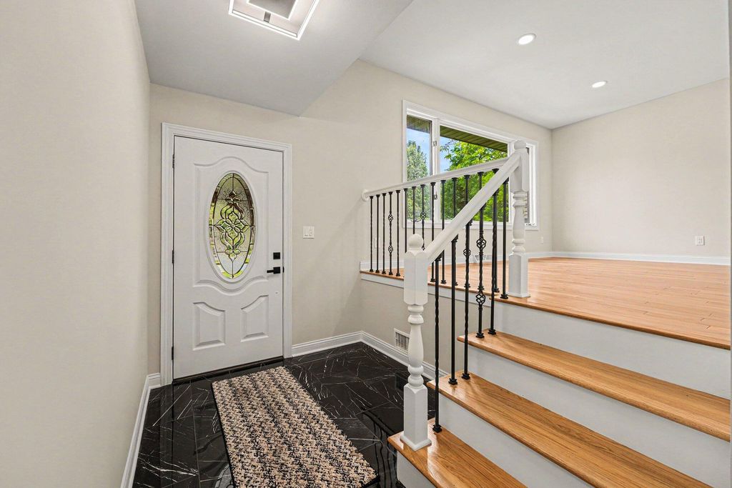 Photo of 9792 W Oakridge Drive, Saint John, IN 46373 (MLS # 839511)