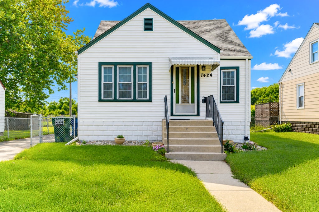 Photo of 7424 S Mccook Avenue, Hammond, IN 46323 (MLS # 844027)