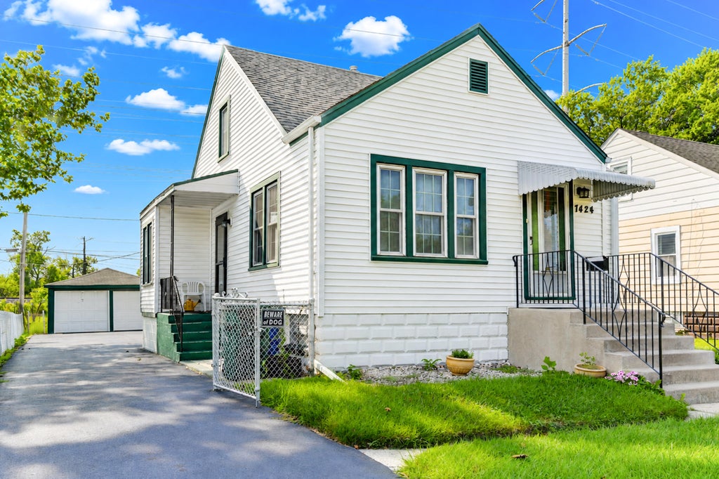 Photo of 7424 S Mccook Avenue, Hammond, IN 46323 (MLS # 844027)