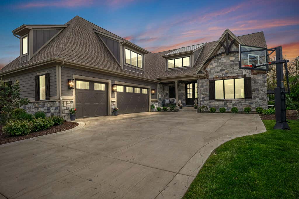 Photo of 3703 Brigata Drive, Valparaiso, IN 46385 (MLS # 843250)