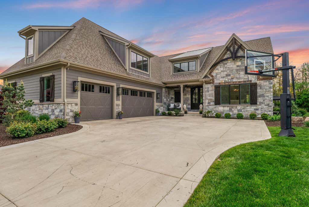 Photo of 3703 Brigata Drive, Valparaiso, IN 46385 (MLS # 843250)