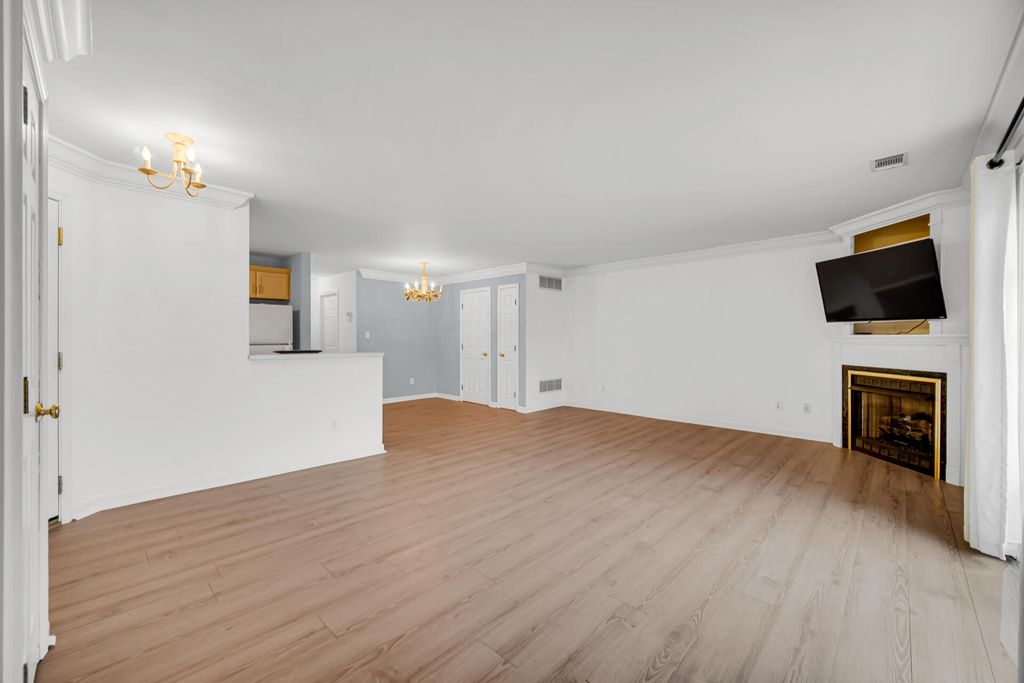 Photo of 2649 Georgetowne Dr #B2, Highland, IN 46322 (MLS # 836988)