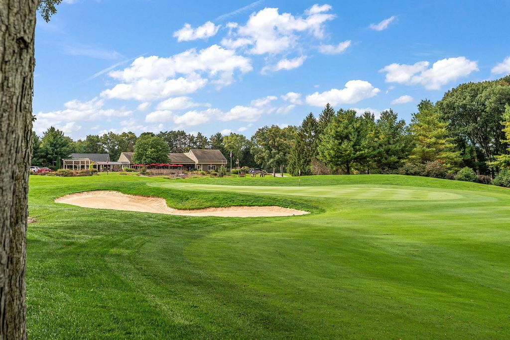 Photo of 5708 Fountain View Drive, Wheatfield, IN 46392 (MLS # 834917)