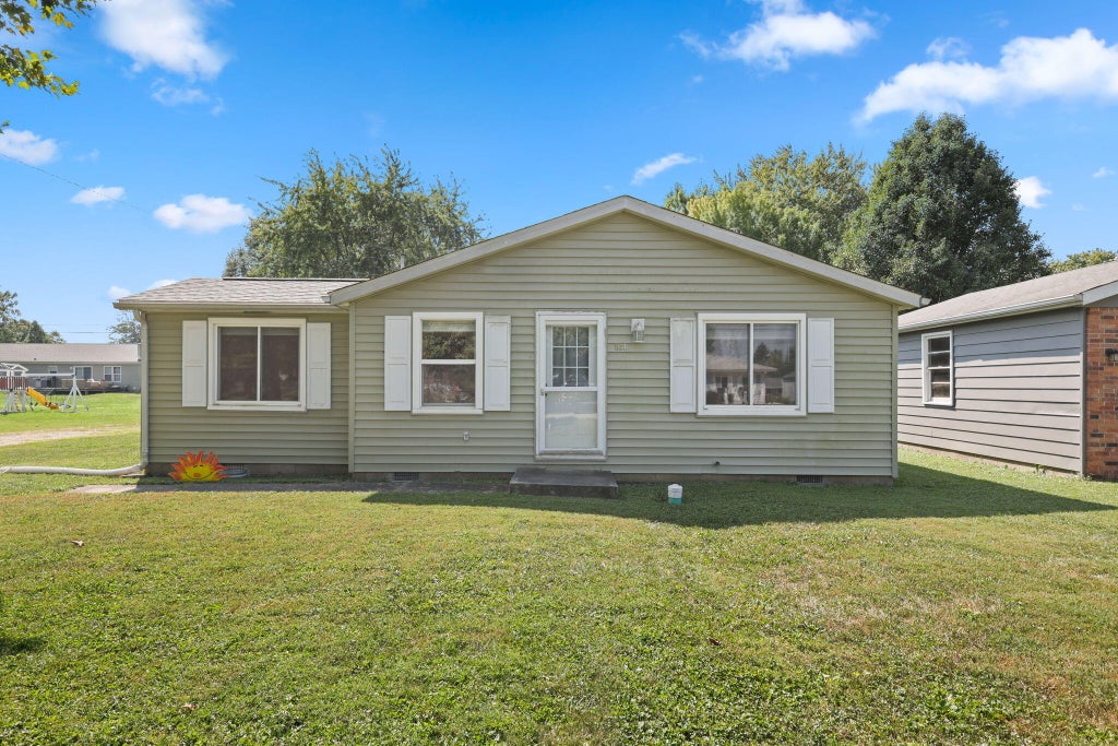 Photo of 911 Harrison Street, Frankton, IN 46044 (MLS # 845285)