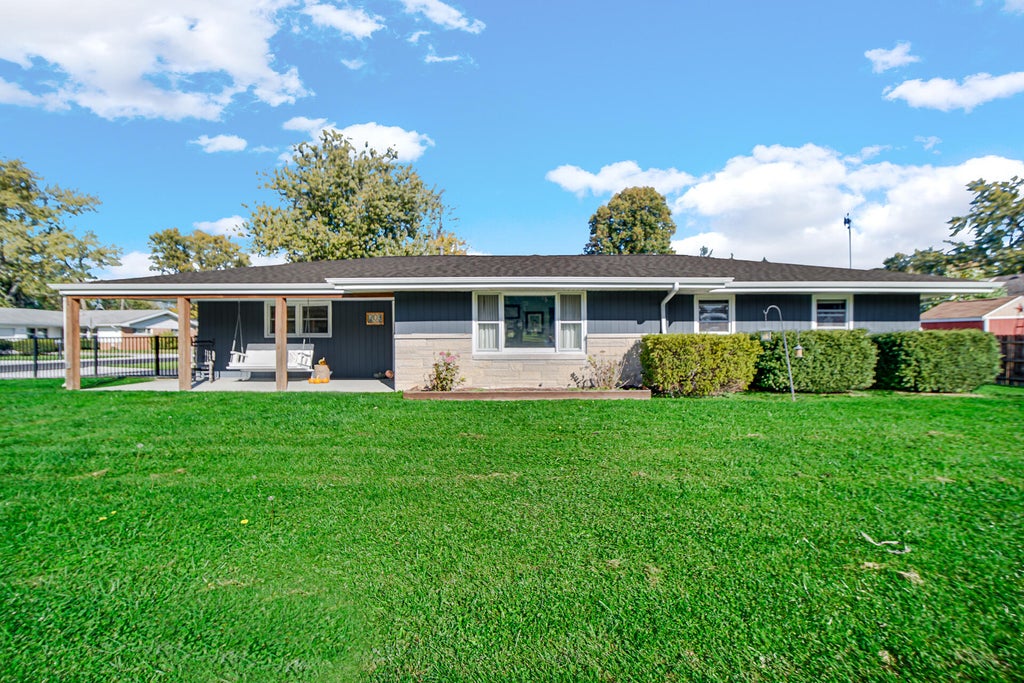 Photo of 203 Bullseye Lake Road, Valparaiso, IN 46383 (MLS # 847322)