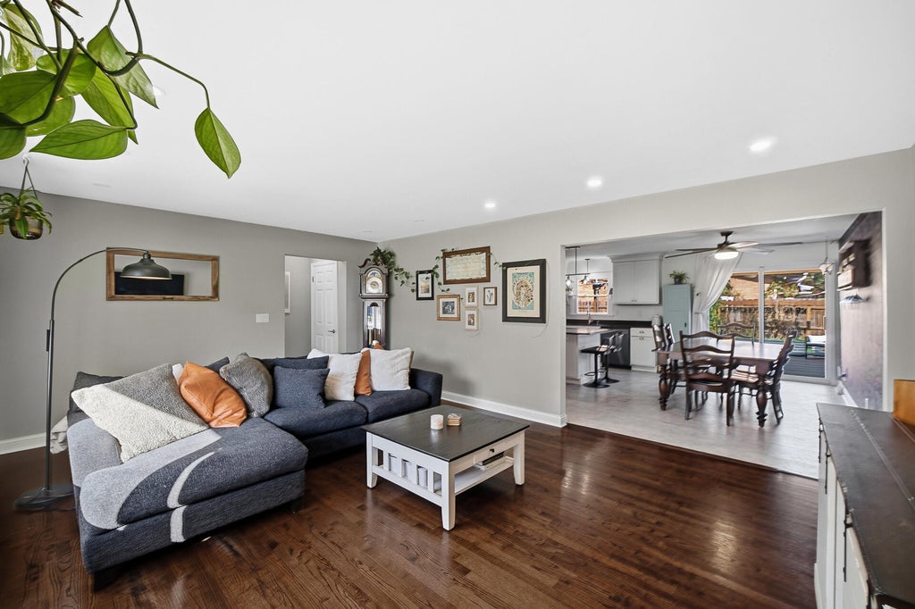 Photo of 203 Bullseye Lake Road, Valparaiso, IN 46383 (MLS # 847322)