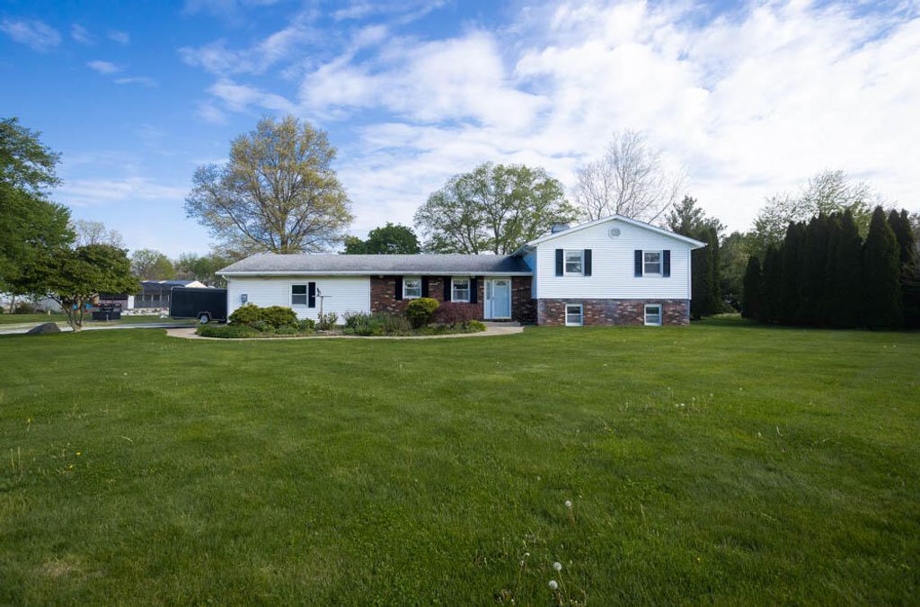 Photo of 31 E St Rd 8, Kouts, IN 46347 (MLS # 838016)