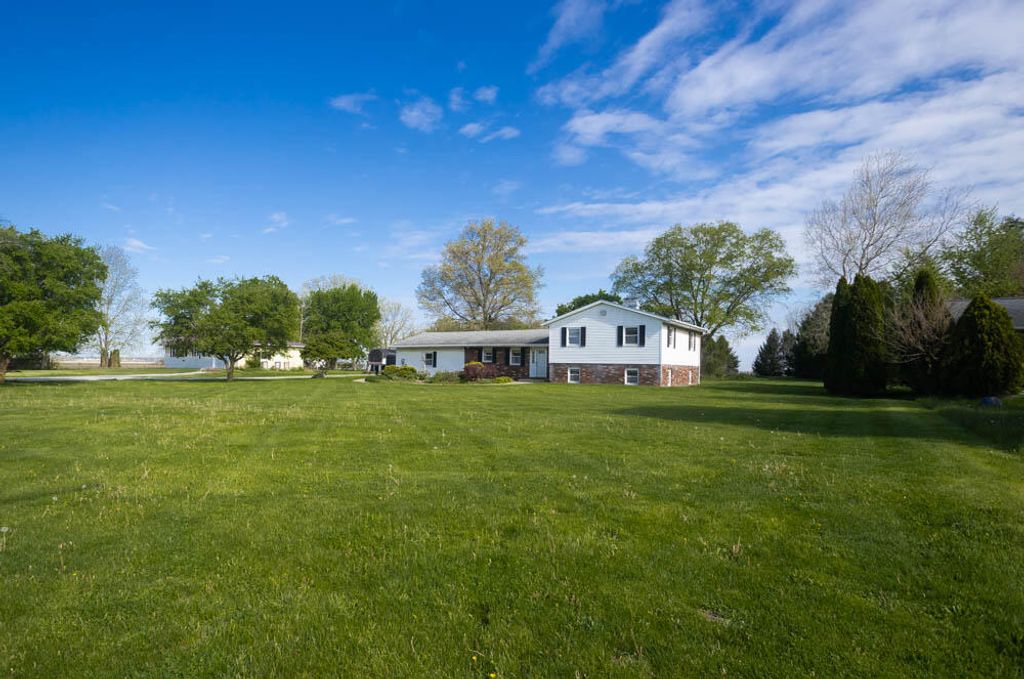 Photo of 31 E St Rd 8, Kouts, IN 46347 (MLS # 838016)