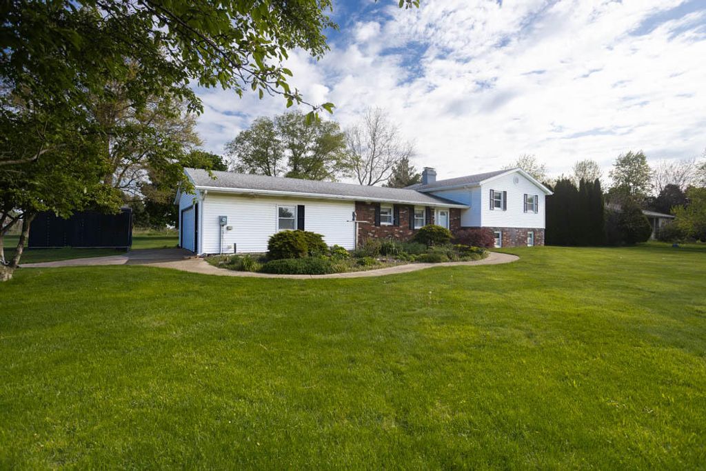 Photo of 31 E St Rd 8, Kouts, IN 46347 (MLS # 838016)