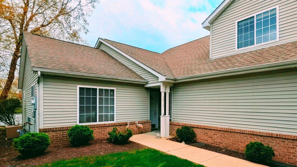 Photo of 2913 Lake Pointe DR, Valparaiso, IN 46383 (MLS # 838260)