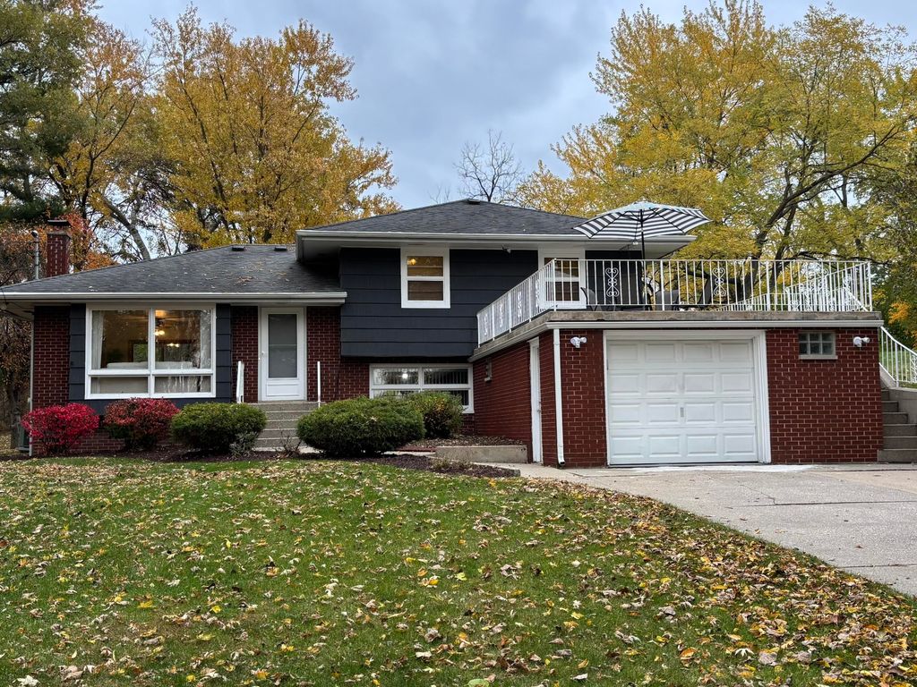 Photo of 839 Sunset Drive, Schererville, IN 46375 (MLS # 830568)