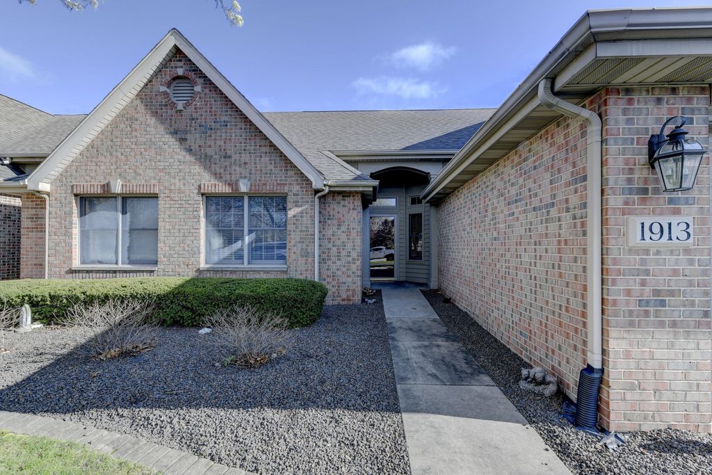 Photo of 1913 Windfield Drive, Munster, IN 46321 (MLS # 836791)