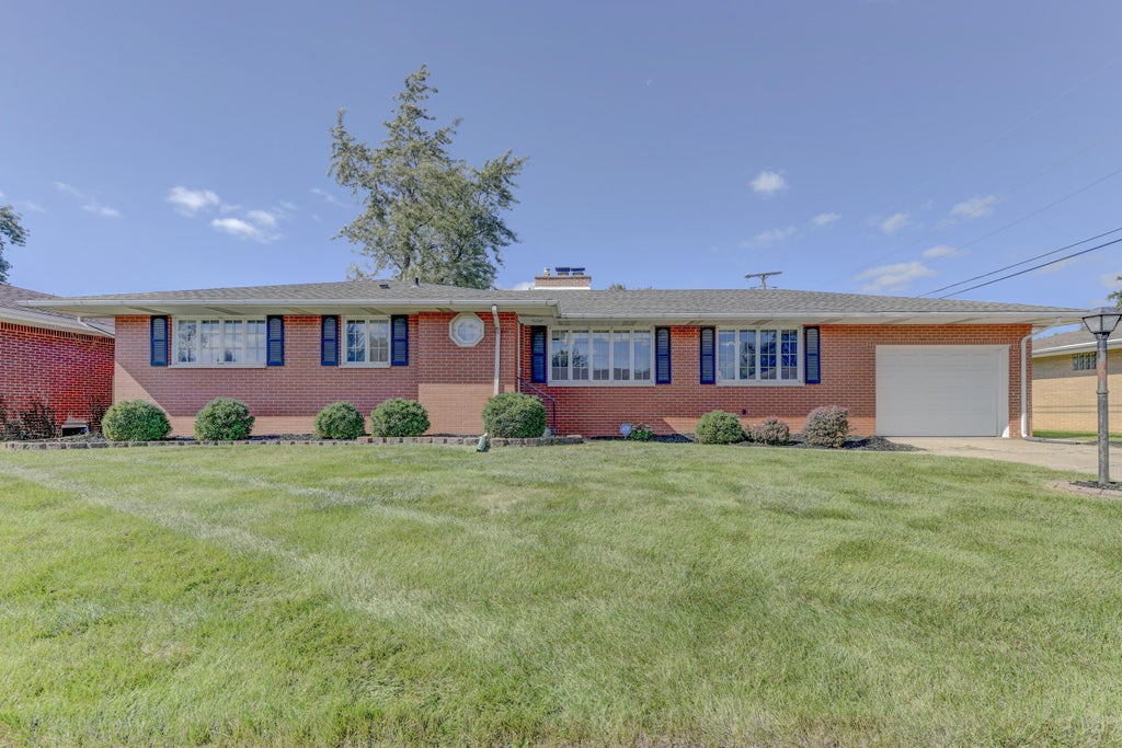 Photo of 5560 Van Buren Street, Merrillville, IN 46410 (MLS # 846396)