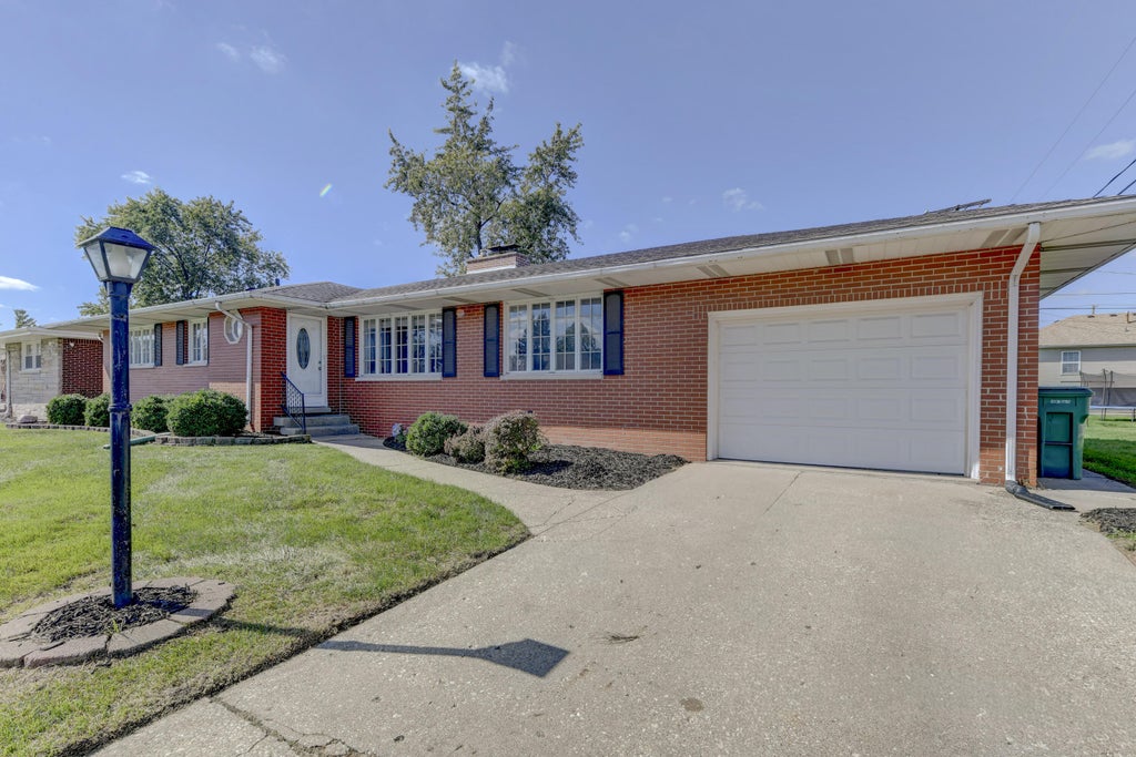 Photo of 5560 Van Buren Street, Merrillville, IN 46410 (MLS # 846396)