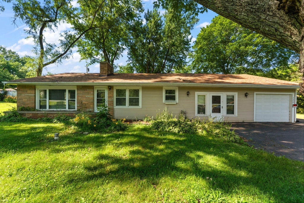 Photo of 2800 E 73rd Avenue, Merrillville, IN 46410 (MLS # 844943)