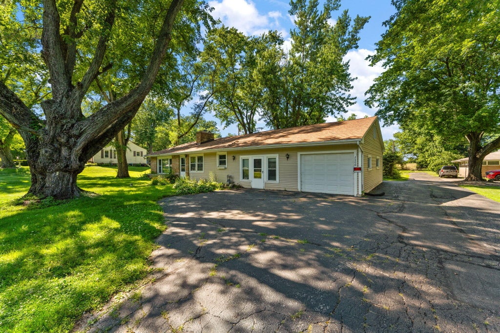 Photo of 2800 E 73rd Avenue, Merrillville, IN 46410 (MLS # 844943)