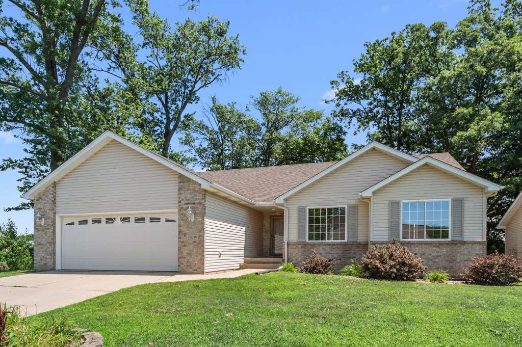 Photo of 1808 Pine Creek Road, Valparaiso, IN 46383 (MLS # 842784)