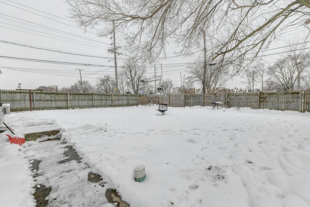 Photo of 902 N Wood Street, Griffith, IN 46319 (MLS # 831669)