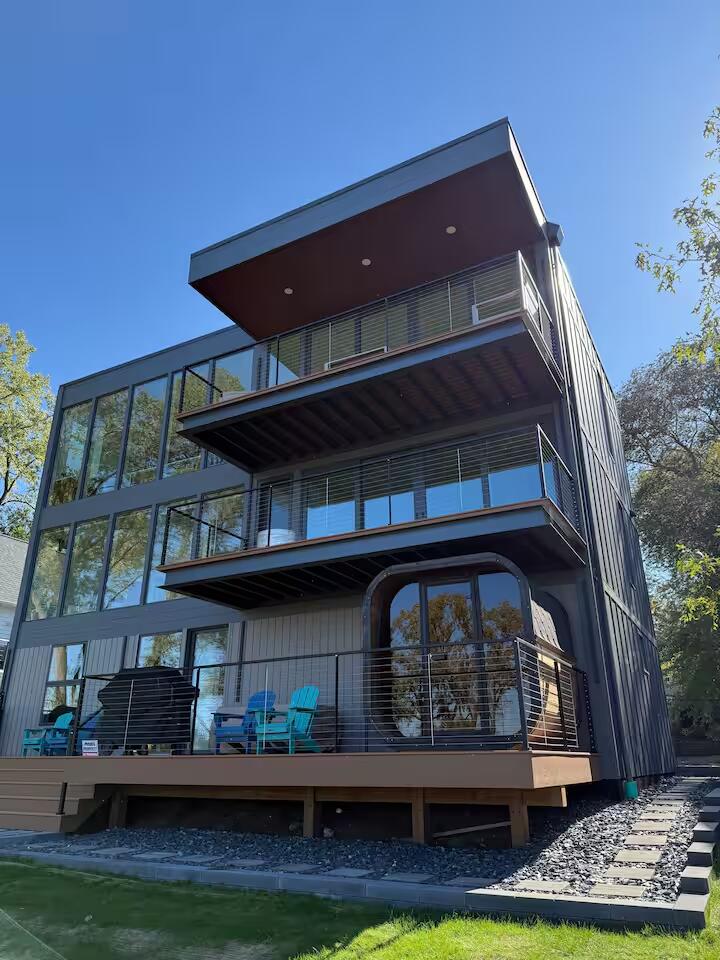 7705 Lake Shore Drive