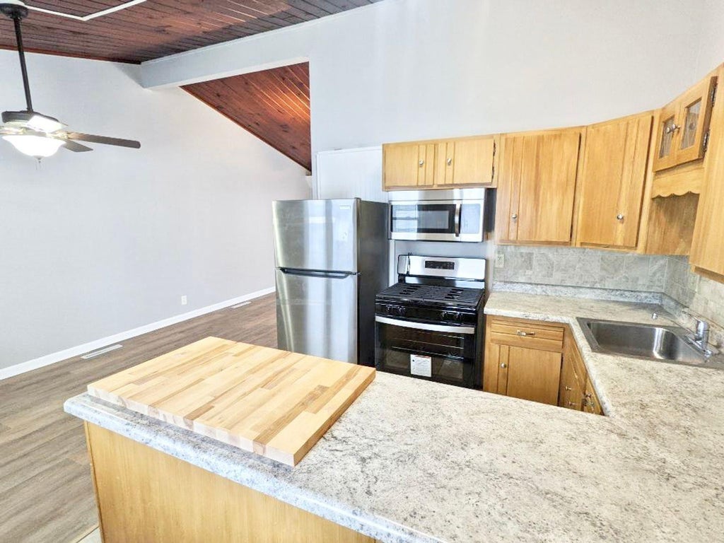 Photo of 934 N Oakwood Avenue, Griffith, IN 46319 (MLS # 846246)