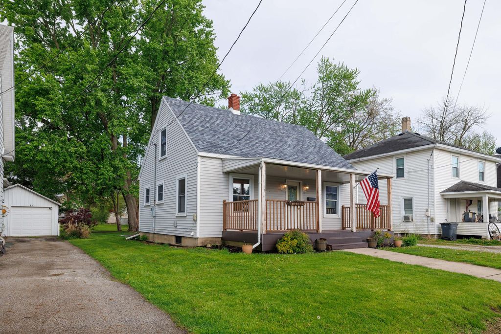 Photo of 731 N College Avenue, Rensselaer, IN 47978 (MLS # 838077)